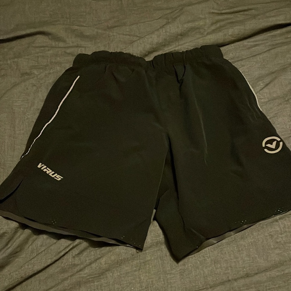 Virus men shorts small